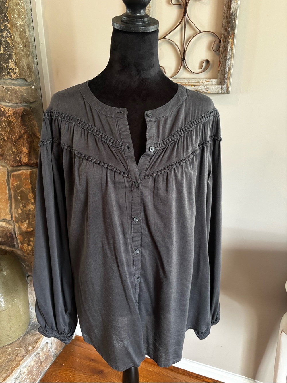 Old Navy Dark Gray Button-Front Peasant Blouse
